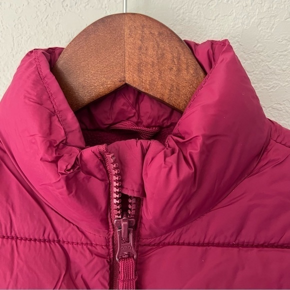 Old Navy Burgundy Sleeveless Puffer Vest, Zip Front, 2 Pockets, M (8) - Picture 7 of 12